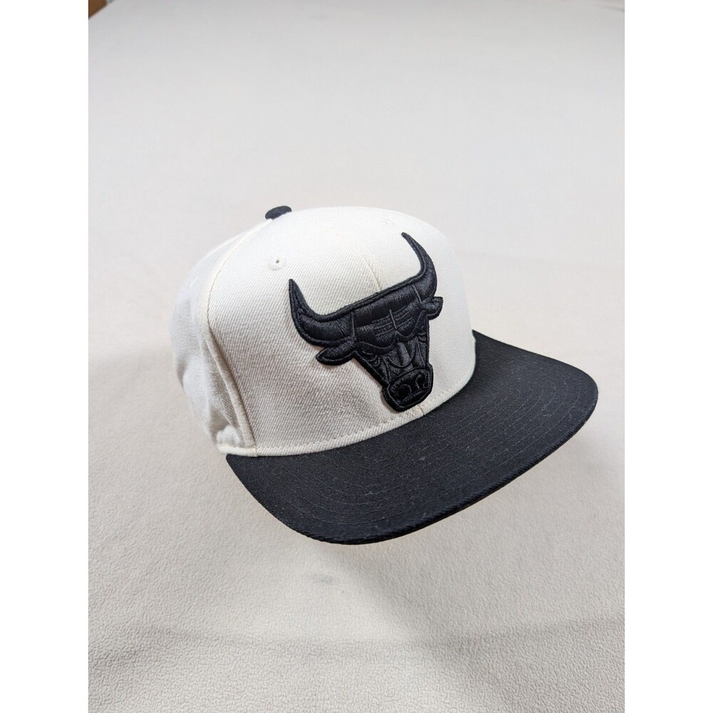 Adidas Chicago Bulls Black White Hat Leather Strapback Buckle Sportswear NBA